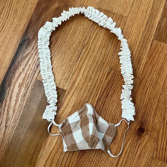 Ruffled mask holder / lanyard - Picture 4 of 5